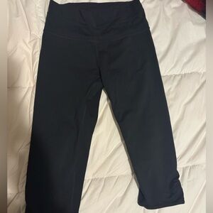 SIZE 4 LULULEMON BIKER SHORTS/CAPRIS